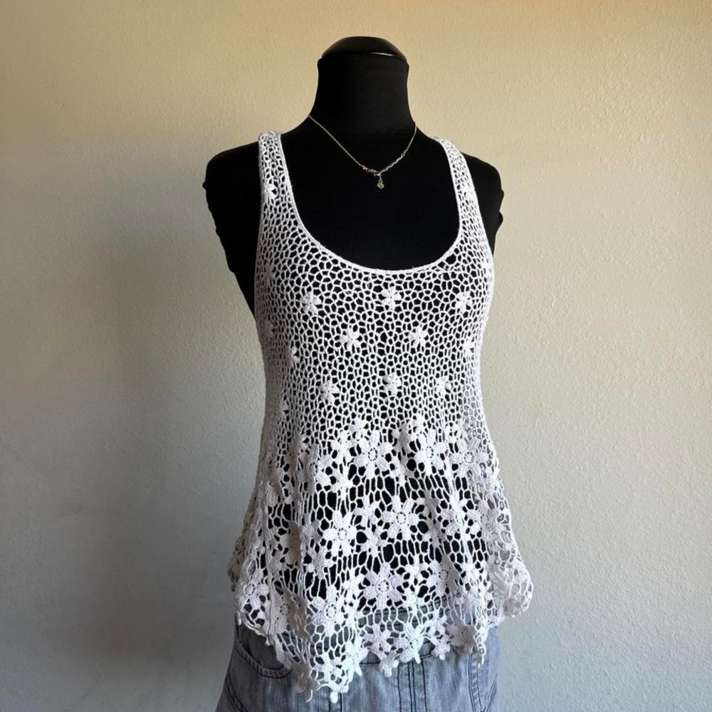 White crochet daisy floral racerback tank scalloped hem sheer boho cottagecore b